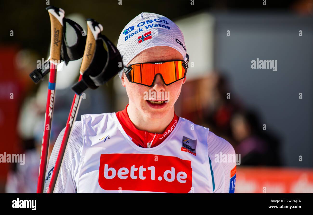 Der Norweger Einar Luraas Oftebro gewinnt den Weltcup im Langlaufstadion Wittenbach. (Schonach, Deutschland, 11.02.2023) Foto Stock