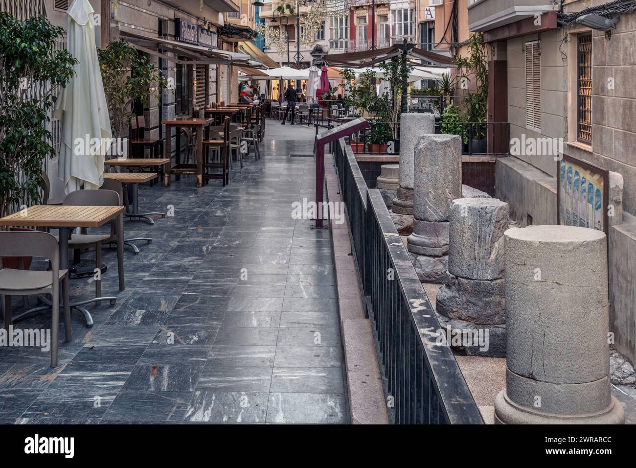 Colonnato romano della Morería Baja, antico portico per pedoni nella città di Cartagena, regione di Murcia, Spagna, Europa. Foto Stock