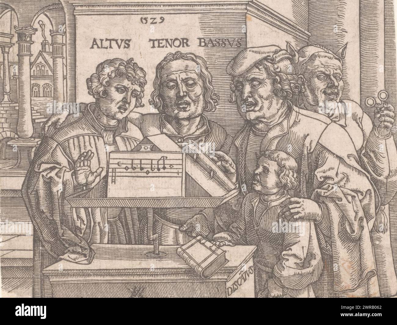 Quartetto maschile: Discantus, Altus, tenore, basso, con giullare, quartetto maschile, disposto intorno a un banco musicale, cantando da un libro di musica la cui notazione non è visibile. Davanti a destra un ragazzo canta gli alti, accanto a lui il basso. Al centro il tenore ha un braccio intorno alla spalla dell'alto (sinistra). In fondo a destra un giochino ridendo con pince-nez in mano. Sul retro del supporto musicale tablet con notazione musicale., Print Maker: Anonimo, su progetto di: Anton von Woensam, 1529, carta, altezza 121 mm x larghezza 160 mm, stampa Foto Stock