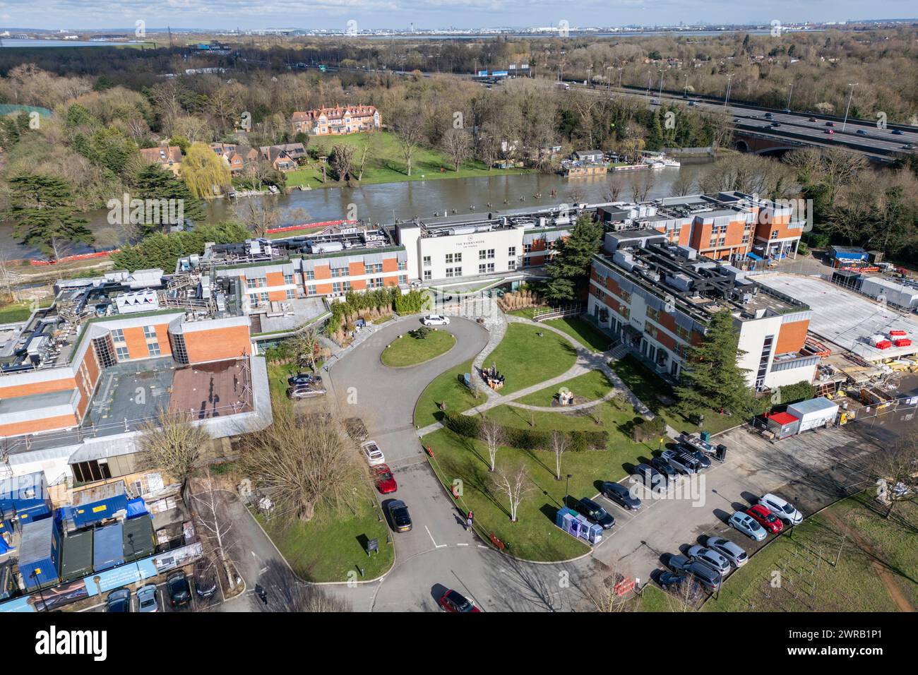 Vista aerea del Runnymede sul Thames Hotel and Spa (24 marzo), Inghilterra. Foto Stock