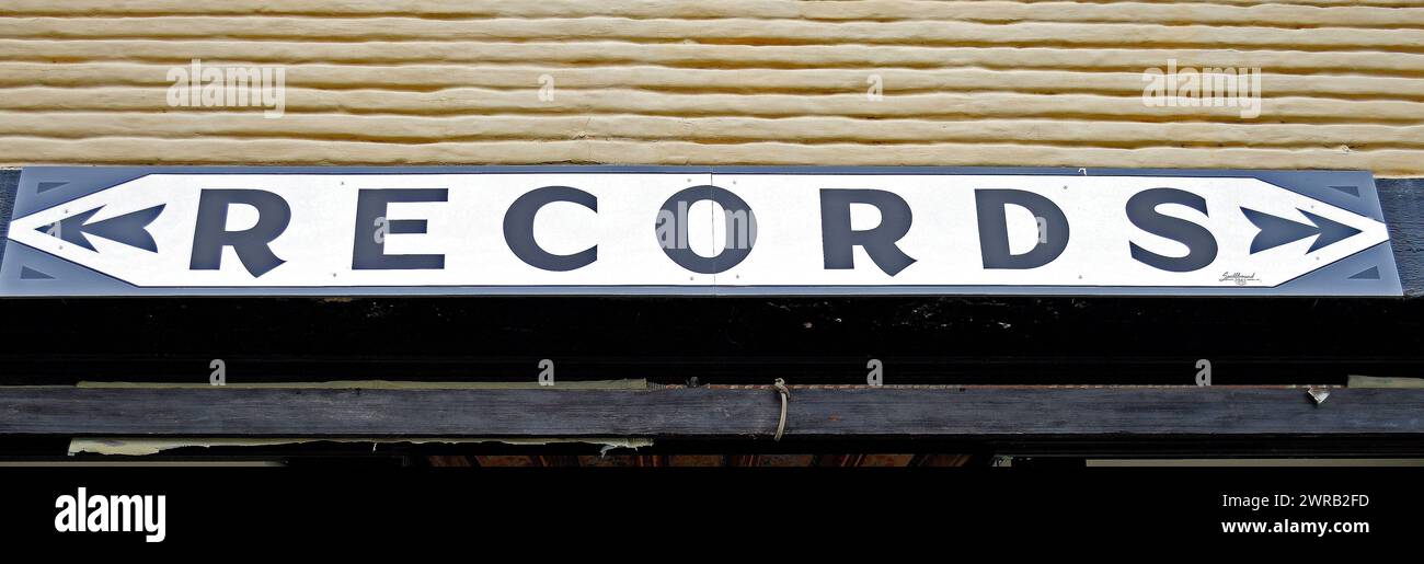 Ago al cartello del negozio di dischi Grove nel quartiere Niles di Fremont, California Foto Stock
