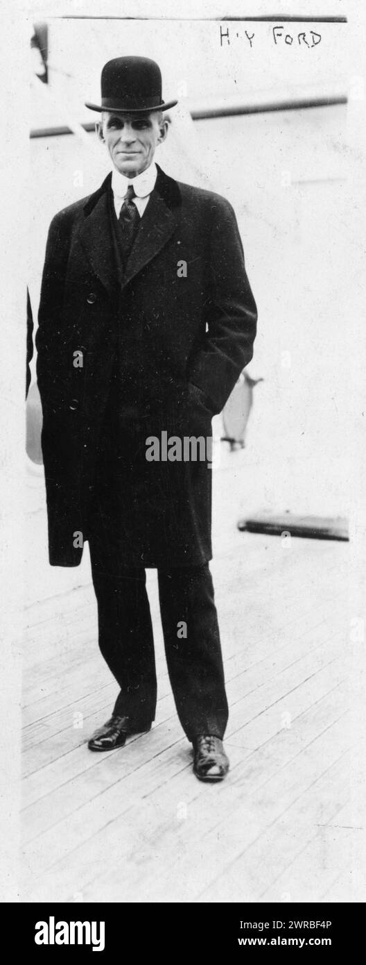 Henry Ford, full-length portrait, standing, facing left, 1916 gennaio 2, 1 stampa fotografica Foto Stock