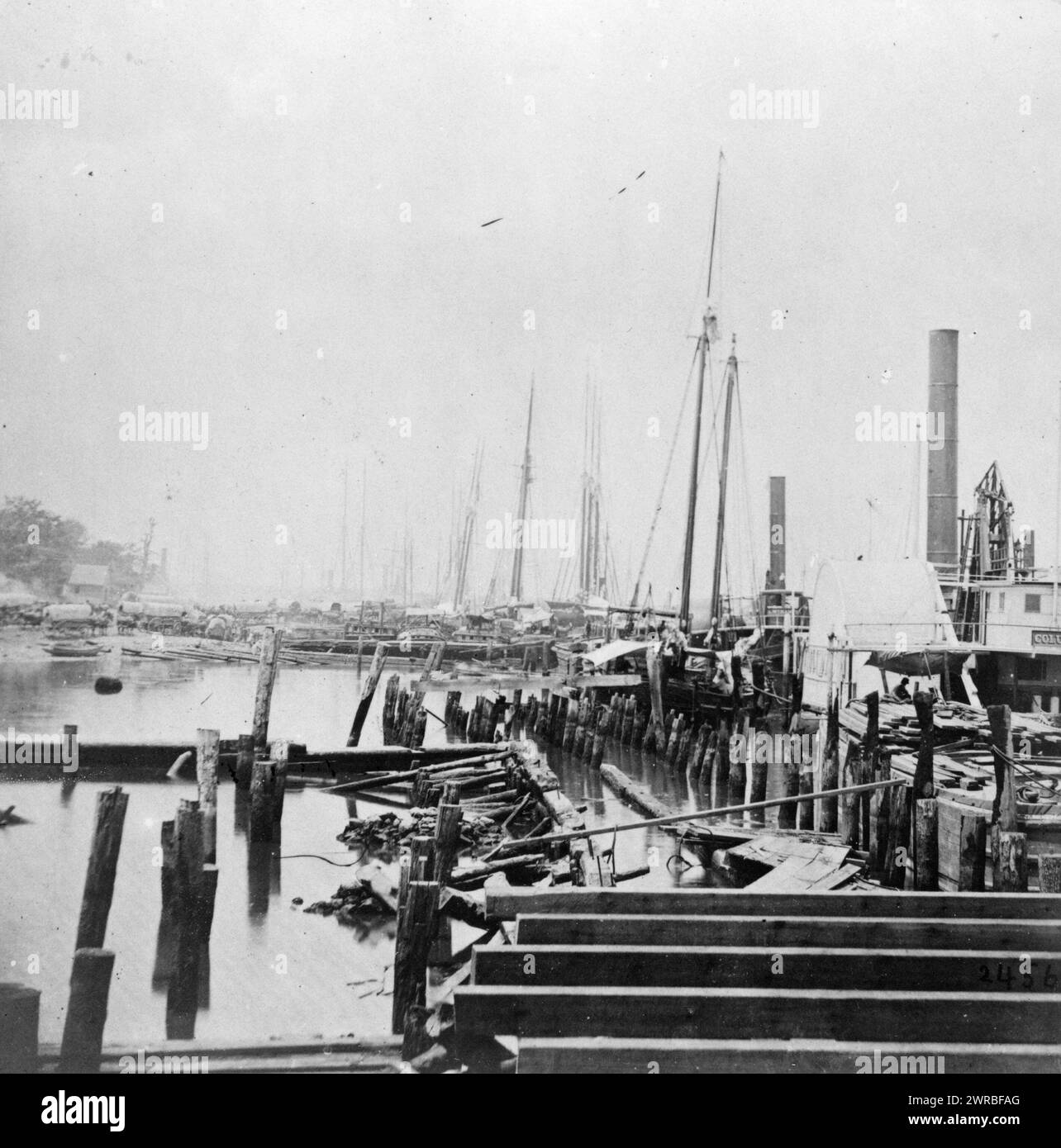 The Landing at City Point, Virginia, tra il 1861 e il 1865, Piers & Wharves, Virginia, Hopewell, 1860-1870, stampe fotografiche, 1860-1870., stampe fotografiche, 1860-1870, 1 stampa fotografica Foto Stock