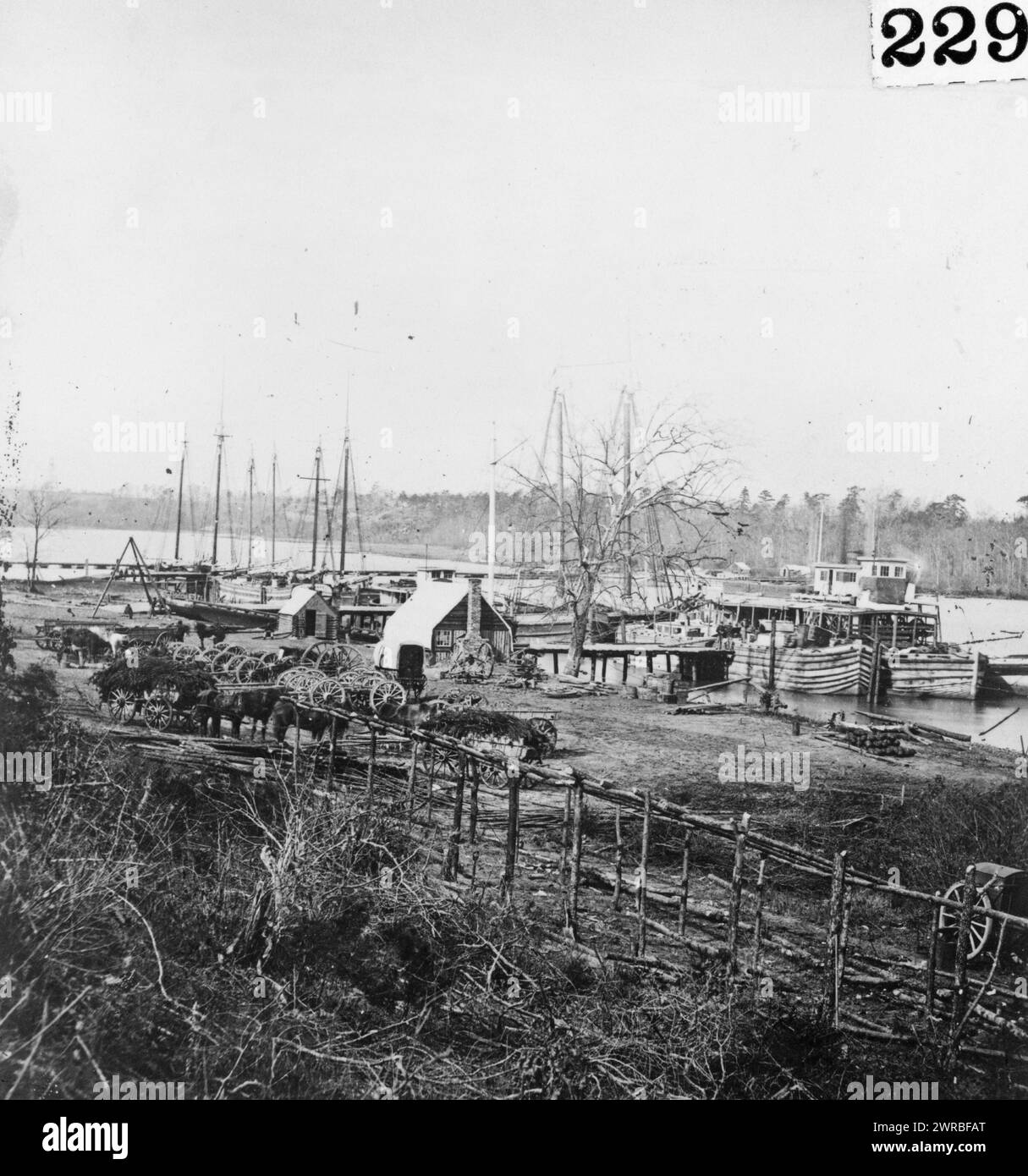 Broadway Landing, Appomattox River, Virginia, tra il 1861 e il 1865, Piers & Wharves, Virginia, Appomattox River, 1860-1870, stampe fotografiche, 1860-1870., stampe fotografiche, 1860-1870, 1 stampa fotografica Foto Stock