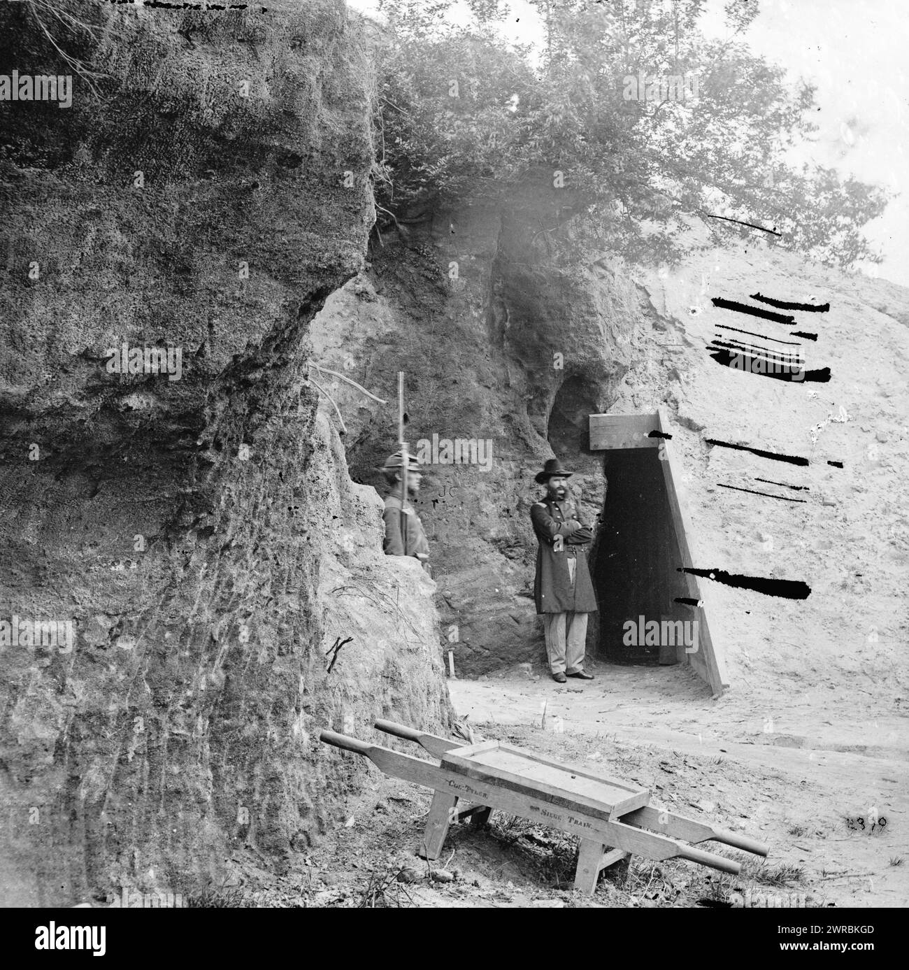 Yorktown, Virginia. Grotta Cornwallis. Usato come magazzino di polveri dai Confederati, tra il 1861 e il 1869, Stati Uniti, storia, Guerra civile, 1861-1865, negativi di vetro, 1860-1870., stereografi, 1860-1870, negativi di vetro, 1860-1870, 1 negativo (2 piastre): vetro, stereografo, collodion umido Foto Stock