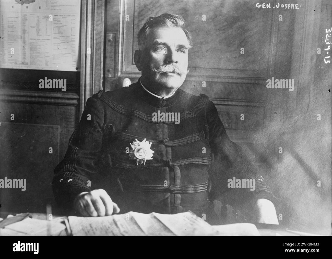 Gen. Joffre, la fotografia mostra il generale francese Joseph Jacques Césaire Joffre (1852-1931) che prestò servizio durante la prima guerra mondiale, tra ca. 1910 e ca. 1915, Glass negative, 1 negativo: Glass Foto Stock