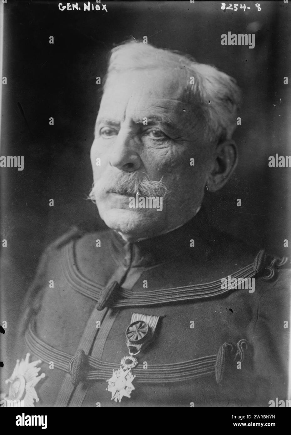 Gen. Niox, la fotografia mostra Gustave Léon Niox (1840-1921), un generale francese che prestò servizio nella prima guerra mondiale e fu anche il governatore del Museo militare Les Invalides., Glass negatives, 1 negative: Glass Foto Stock