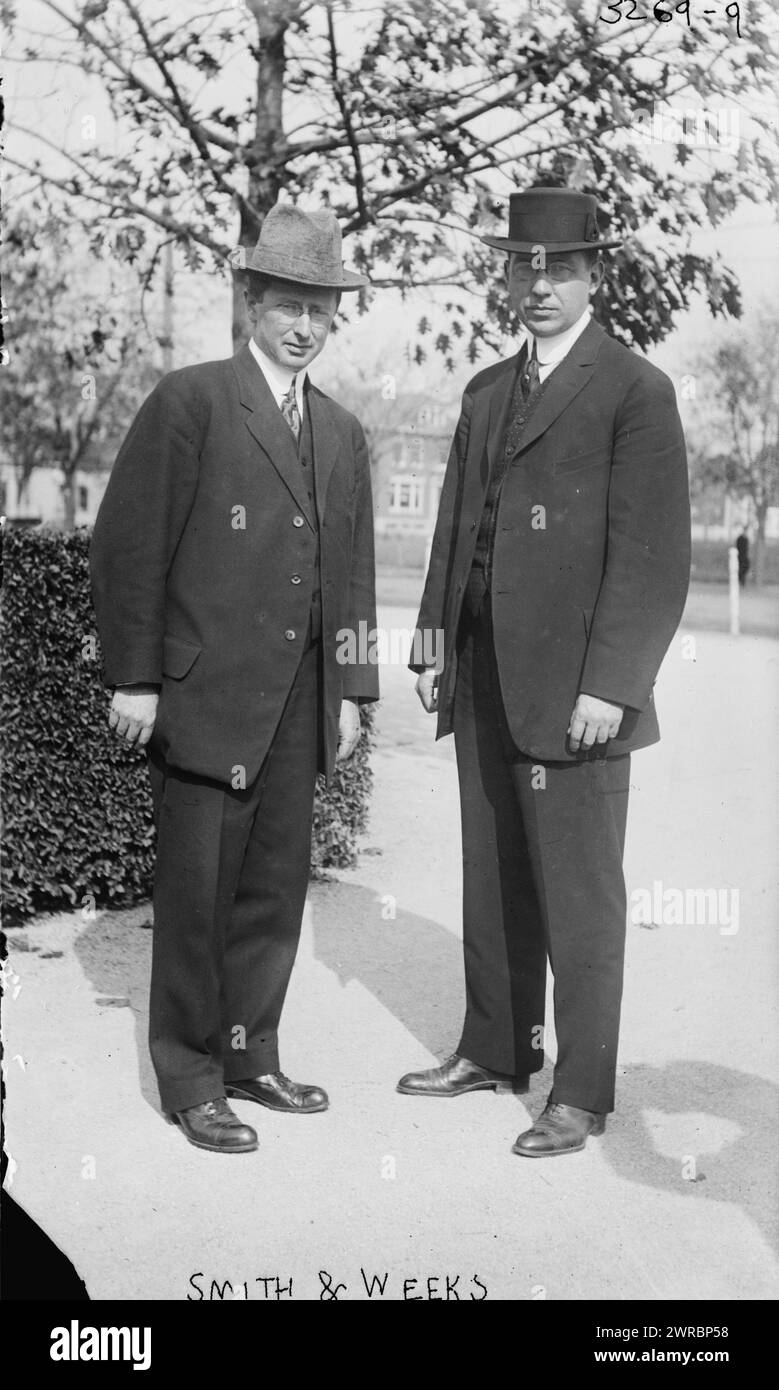 Smith & Weeks, la fotografia mostra il procuratore distrettuale Lewis J. Smith e Charles R. Assistente procuratore distrettuale Weeks che hanno partecipato al processo della signora Edwin Carman per l'omicidio di Lulu Bailey. Il processo ebbe luogo a Mineola, Long Island, New York., 1914, Glass negative, 1 negativo: vetro Foto Stock