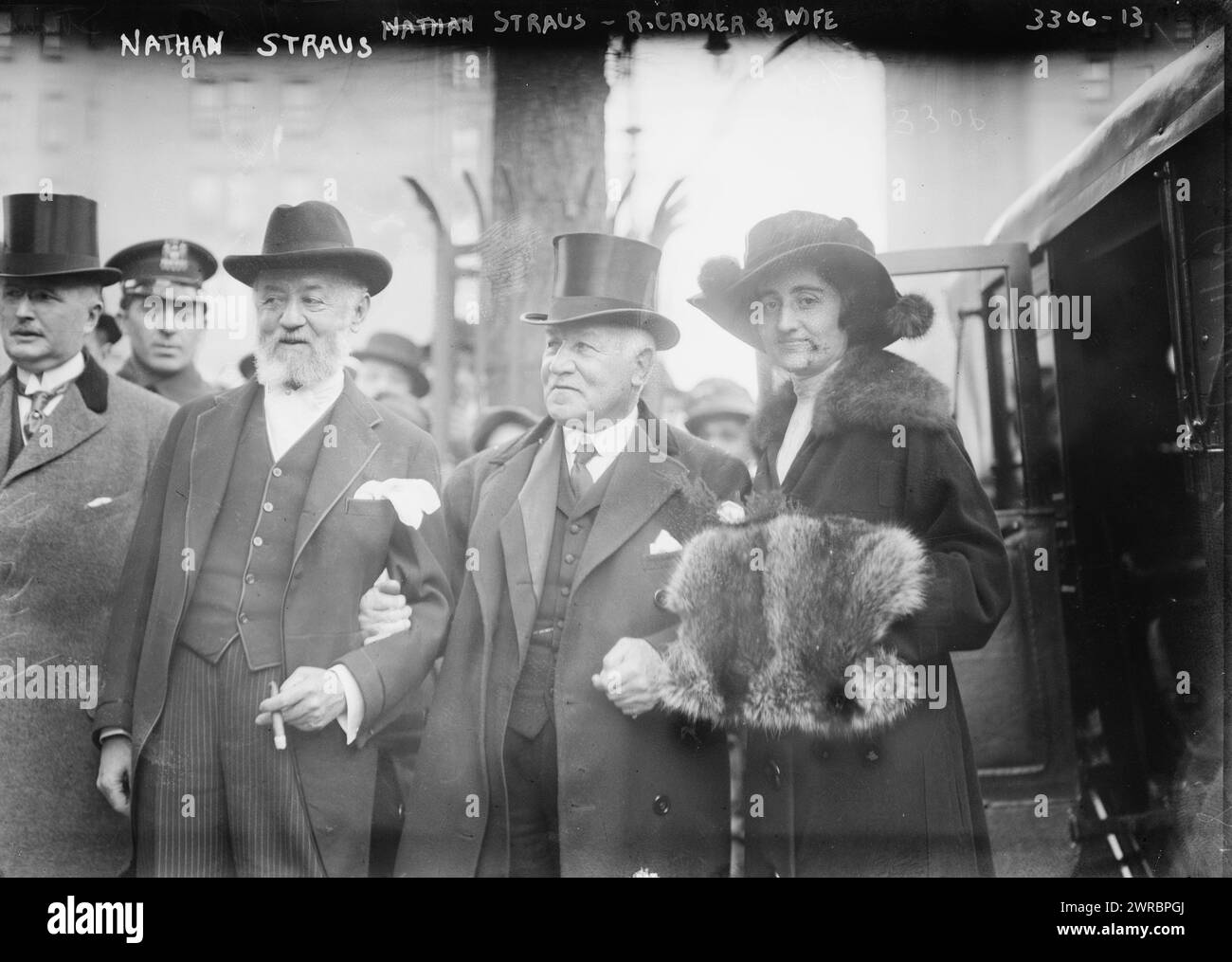 Nathan Straus and R. Croker & Wife, la fotografia mostra Nathan Straus (1848-1931), filantropo americano e co-proprietario dei grandi magazzini di New York R.H. Macy e Abraham Straus, con Richard Eyre Croker (1843-1922), un boss di Tammany Hall., tra ca. 1910 e ca. 1915, Glass negative, 1 negativo: Glass Foto Stock