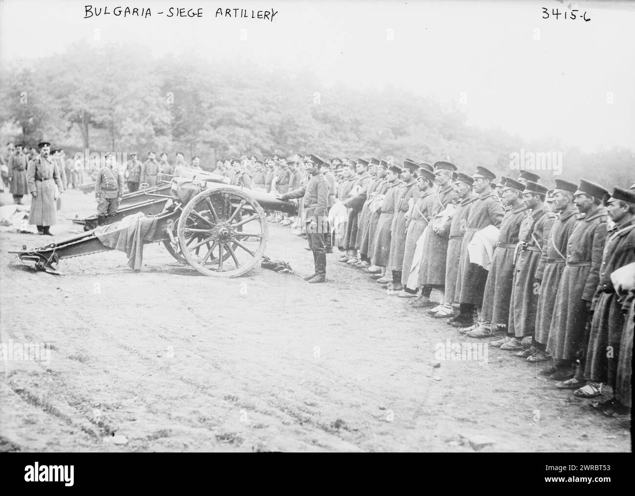 Bulgaria, Artiglieria da assedio, la fotografia mostra i soldati con artiglieria in Bulgaria, probabilmente durante la prima guerra mondiale, tra il 1914 e il 1600 circa. 1915, Guerra Mondiale, 1914-1918, Glass negative, 1 negativo: Vetro Foto Stock