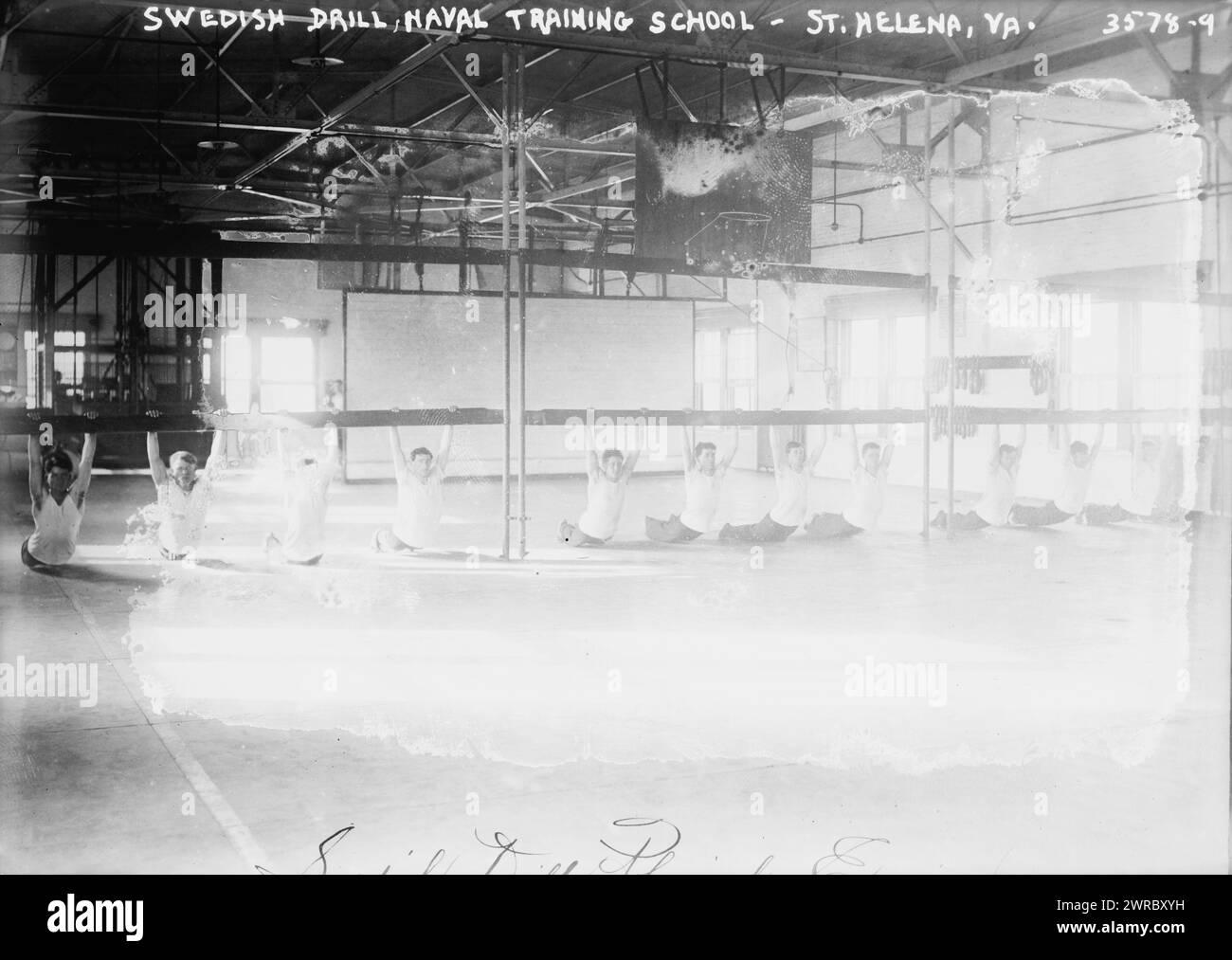 Swedish Drill, scuola di addestramento navale, St. Helena, Virginia, la fotografia mostra un'esercitazione svedese che si svolge al St. Helena Naval Training Station a Norfolk, Virginia, tra ca. 1910 e ca. 1915, Glass negative, 1 negativo: Glass Foto Stock