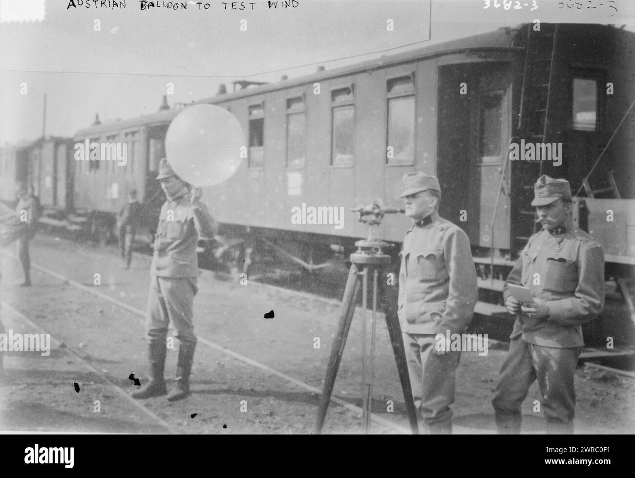 Mongolfiera austriaca per testare il vento, tra ca. 1910 e ca. 1915, Glass negative, 1 negativo: Glass Foto Stock