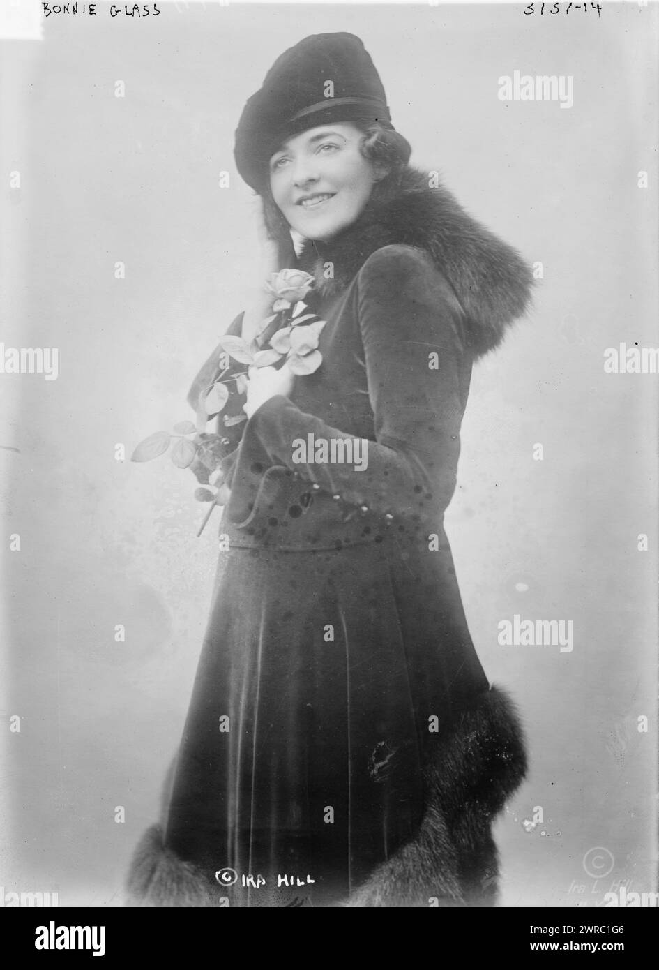 Bonnie Glass, la fotografia mostra la ballerina Bonnie Glass, nata Helen Roche, che in seguito sposò Ben Ali Haggin. 1910 e ca. 1920, Glass negative, 1 negativo: Glass Foto Stock