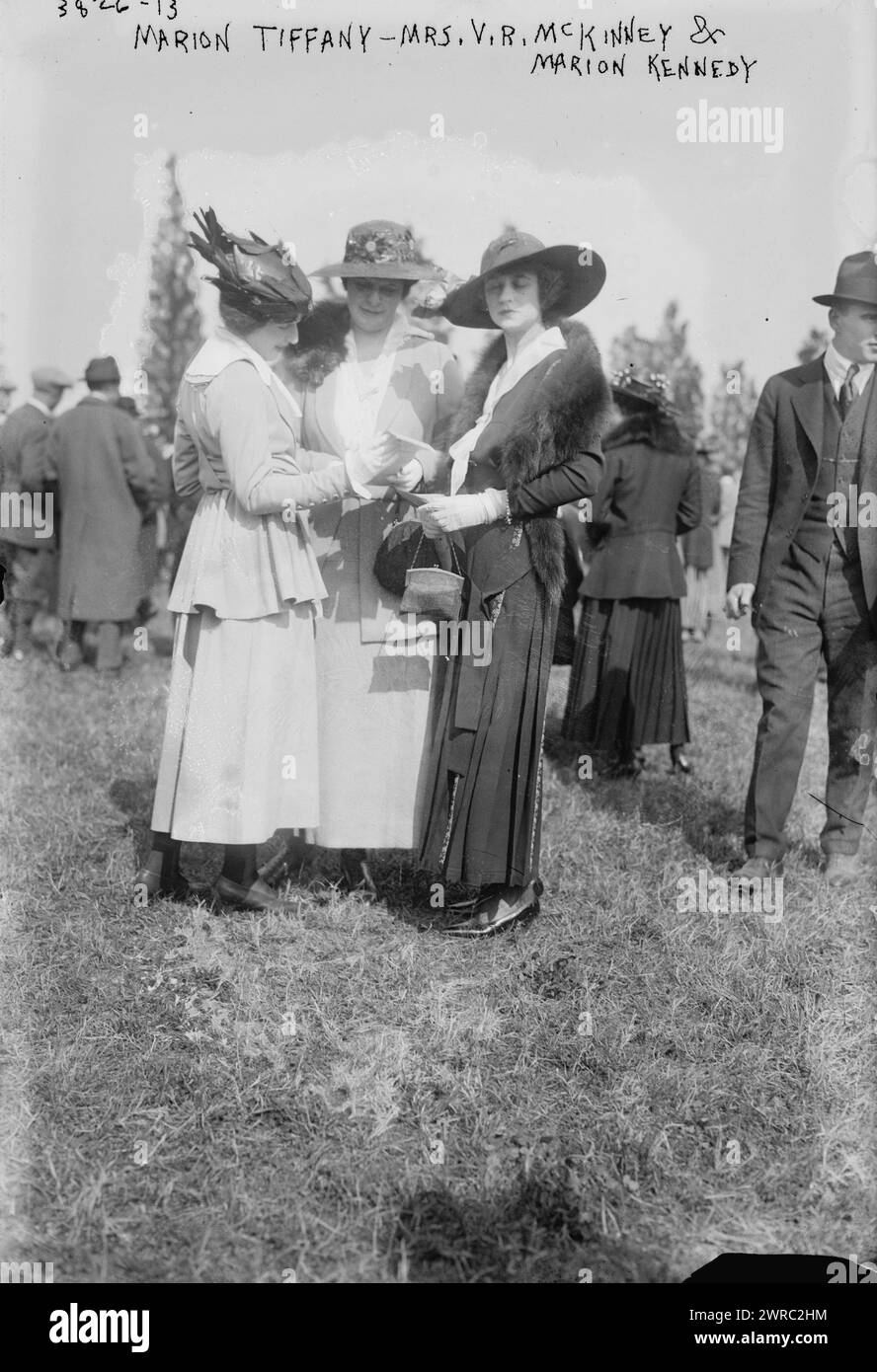 Marion Tiffany, Mrs. McKinney, Marion V.R. Kennedy, tra ca. 1915 e ca. 1920, Glass negative, 1 negativo: Glass Foto Stock