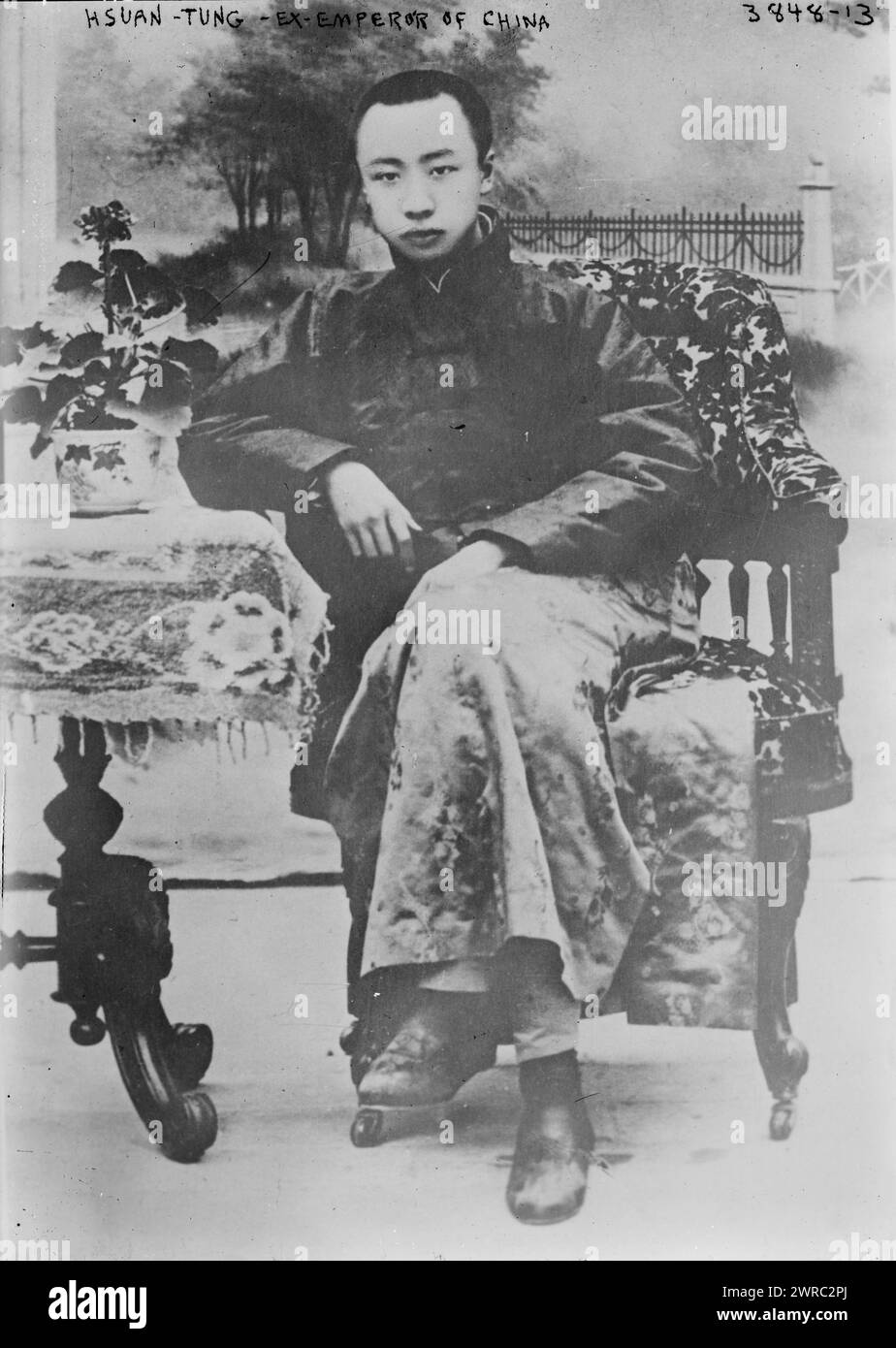 Hsuan-Tung, ex-imperatore della Cina, la fotografia mostra Aisin-Gioro Puyi (1906-1967), noto come Puyi, l'ultimo imperatore della Cina che governò dal 1908 al 1912., tra il 1879 e il 1879 circa. 1915 e ca. 1920, Glass negative, 1 negativo: Glass Foto Stock