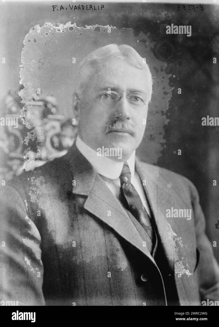 F.A. Vanderlip, la fotografia mostra il banchiere Frank Arthur Vanderlip (1864-1937) che ha servito come presidente della National City Bank (1909-1919) ed è stato un fondatore del Federal Reserve System., tra ca. 1915 e ca. 1920, Glass negative, 1 negativo: Glass Foto Stock