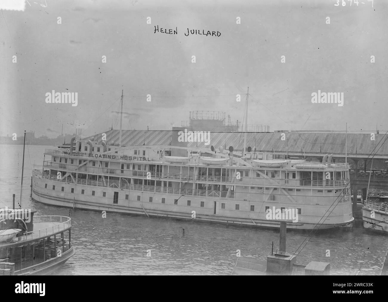 HELEN JUILLARD, la fotografia mostra la Helen C. Juilliard II, una nave ospedale che è stata varata il 7 giugno 1916. La nave ha portato bambini malati e le loro madri fuori per fare gite in acqua, tra ca. 1916 e ca. 1920, Glass negative, 1 negativo: Glass Foto Stock