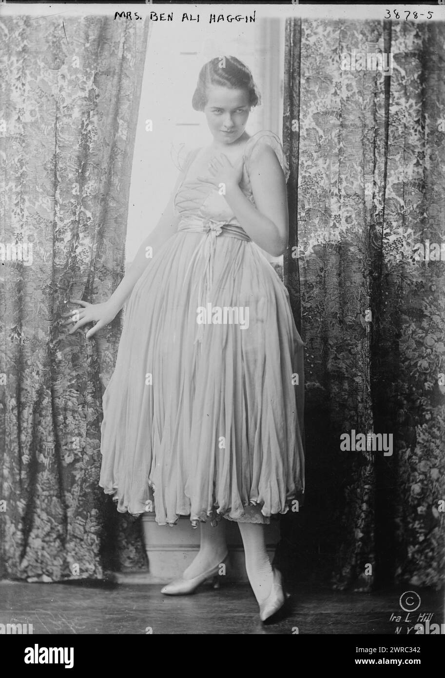 Mrs. Ben Ali Haggin, la fotografia mostra l'attrice Helen Roche (Bonnie Glass) che ha sposato l'artista Ben Ali Haggin nel giugno 1916., tra ca. 1916 e ca. 1920, Glass negative, 1 negativo: Glass Foto Stock