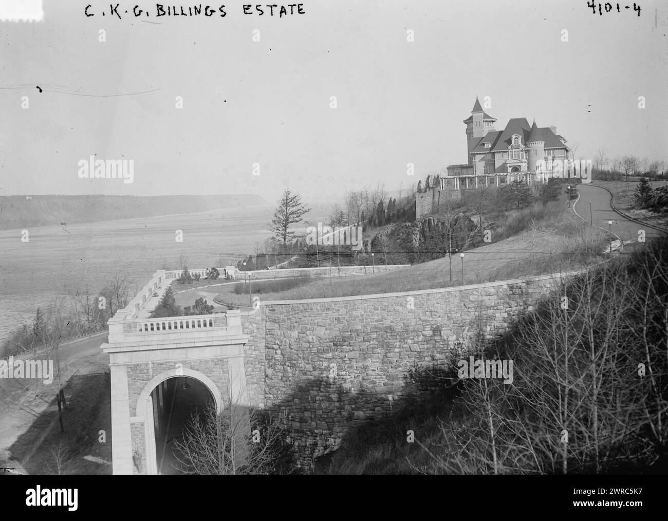 C.K.G. Billings Estate, la fotografia mostra Tyron Hall, la casa di Cornelius Kingsley Garrison Billings (1861-1937) a Washington Heights, Manhattan, New York City., tra ca. 1915 e 1917, Glass negative, 1 negativo: Vetro Foto Stock