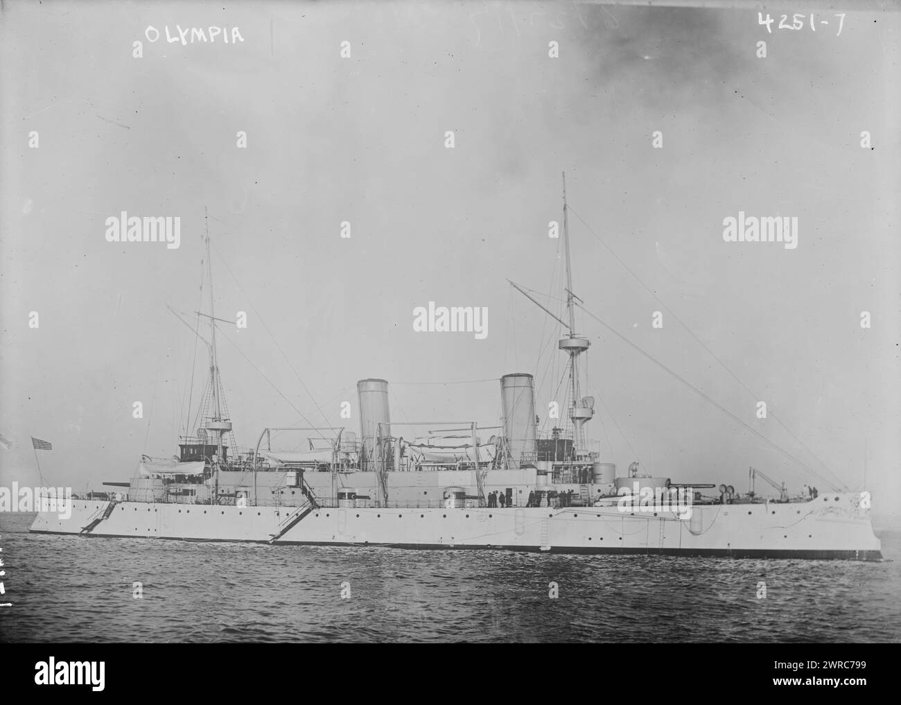 Nave OLYMPIA, la fotografia mostra la USS Olympia, un incrociatore della Marina degli Stati Uniti. 1915 e ca. 1920, Glass negative, 1 negativo: Glass Foto Stock