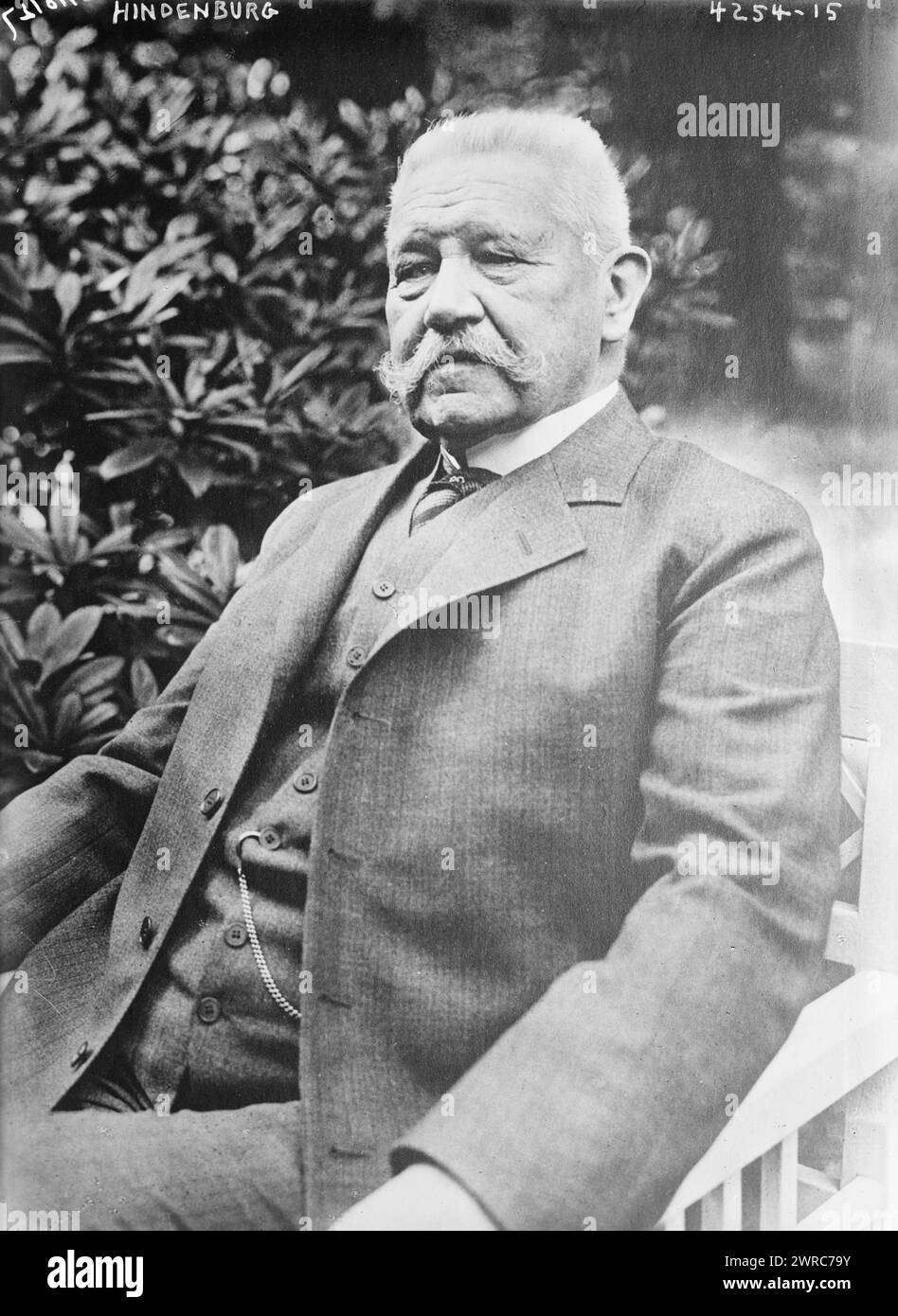 Hindenburg, la fotografia mostra Paul von Hindenburg (1847-1934) che era un feldmaresciallo prussiano-tedesco e statista che servì come presidente del Reich tedesco., 1927 maggio 10, Glass negative, 1 negative: Glass Foto Stock