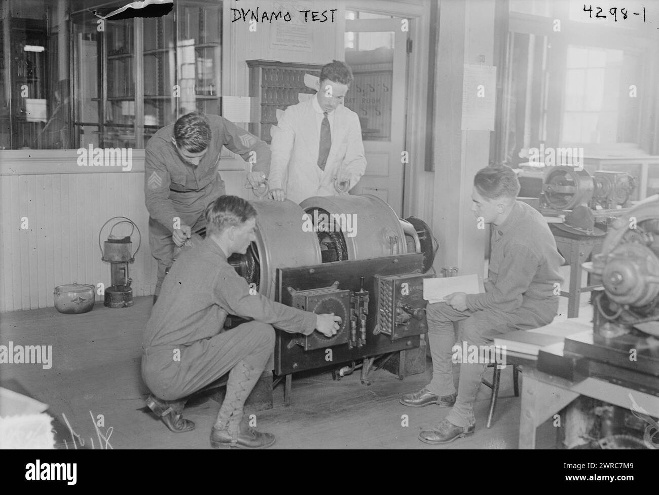 Test dinamo, tra ca. 1915 e ca. 1920, Glass negative, 1 negativo: Glass Foto Stock