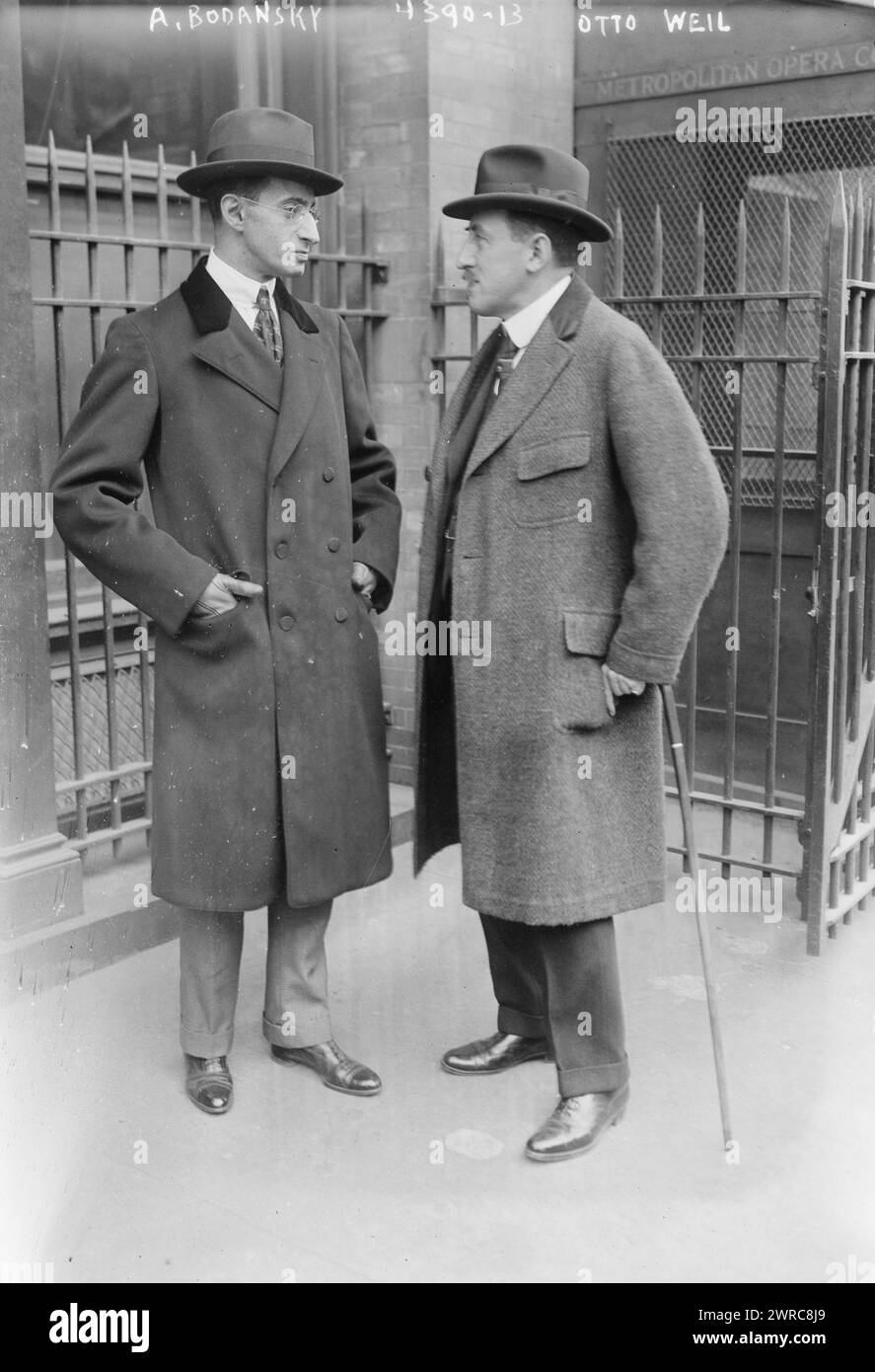 A. Bodansky & otto Weil, la fotografia mostra il direttore austriaco americano Artur Bodanzky (Bodzansky) (1877-1939) che era un direttore d'orchestra al Metropolitan Opera di New York City, con otto Weil (morto nel 1926) che ha lavorato nello staff commerciale del Metropolitan Opera., tra ca. 1915 e ca. 1920, Glass negative, 1 negativo: Glass Foto Stock