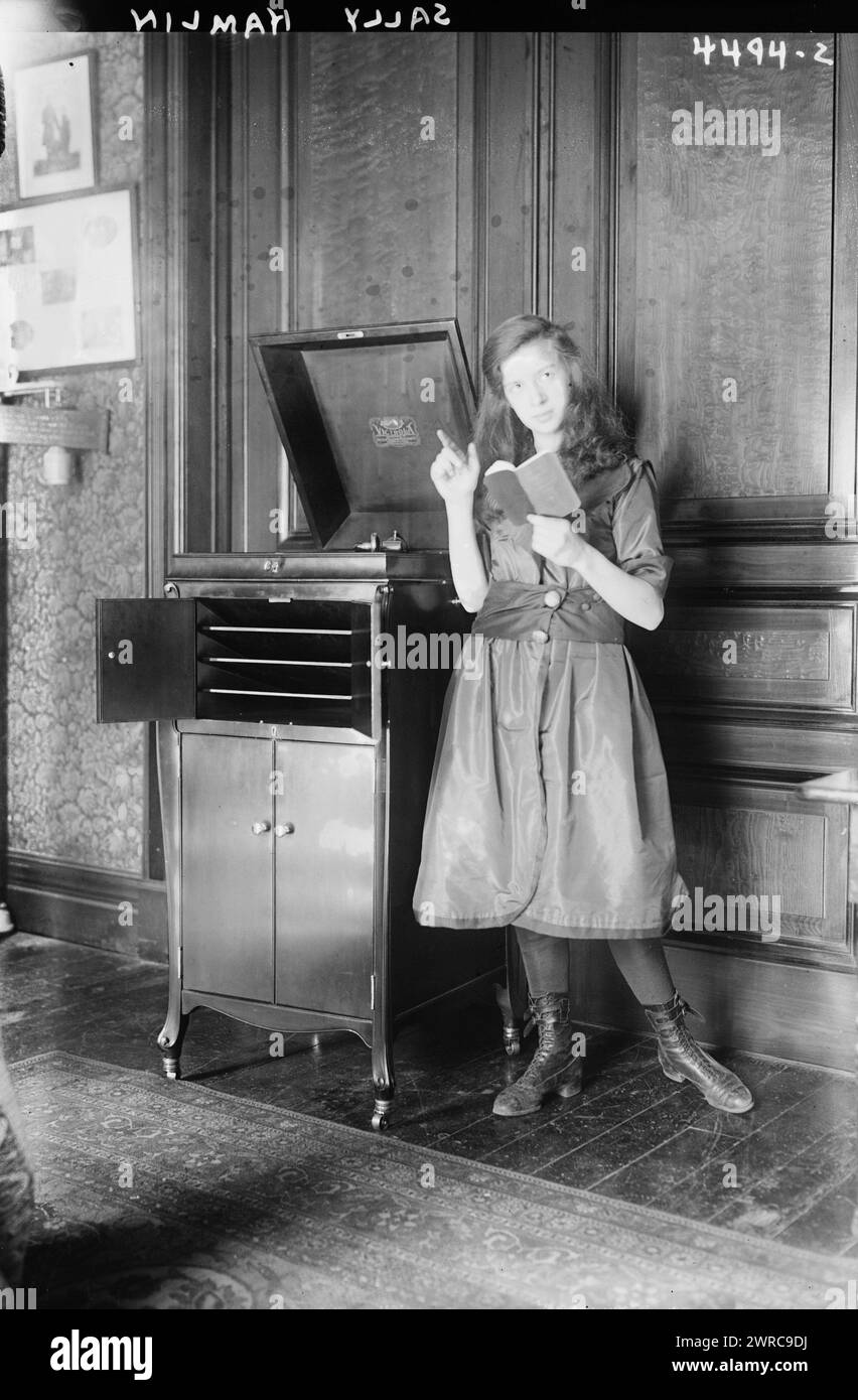 Sally Hamlin, la fotografia mostra l'attore bambino Sally Hamlin (1902-1987) che ha anche fatto registrazioni di poesie., tra ca. 1915 e ca. 1920, Glass negative, 1 negativo: Glass Foto Stock