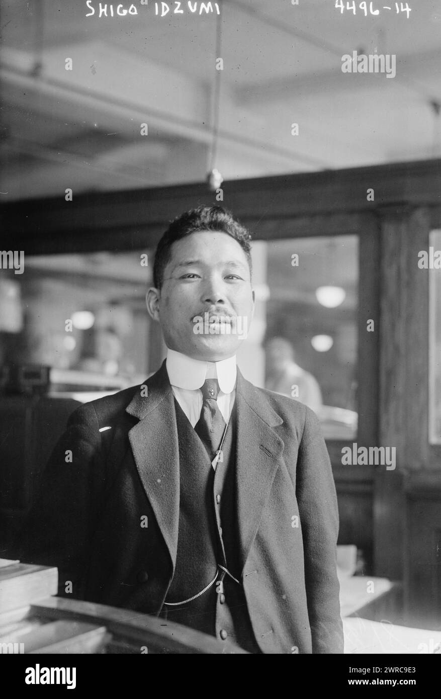 Shigo Idzumi, la fotografia mostra che Shigo Idzumi era il Segretario del Dipartimento delle Finanze del Giappone che venne negli Stati Uniti nel 1918 per studiare la tassazione di guerra. 1915 e ca. 1920, Glass negative, 1 negativo: Glass Foto Stock