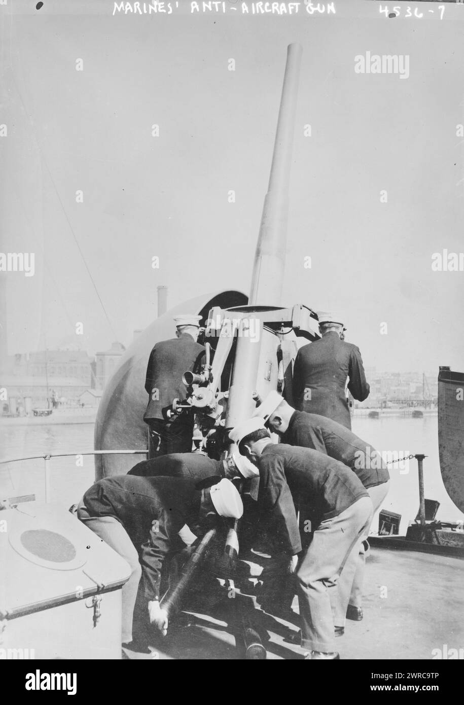 Cannone antiaereo dei Marines, la fotografia mostra i Marines statunitensi che usano un cannone antiaereo durante la prima guerra mondiale, 1918 aprile 2, guerra mondiale, 1914-1918, Glass negatives, 1 negativo: vetro Foto Stock