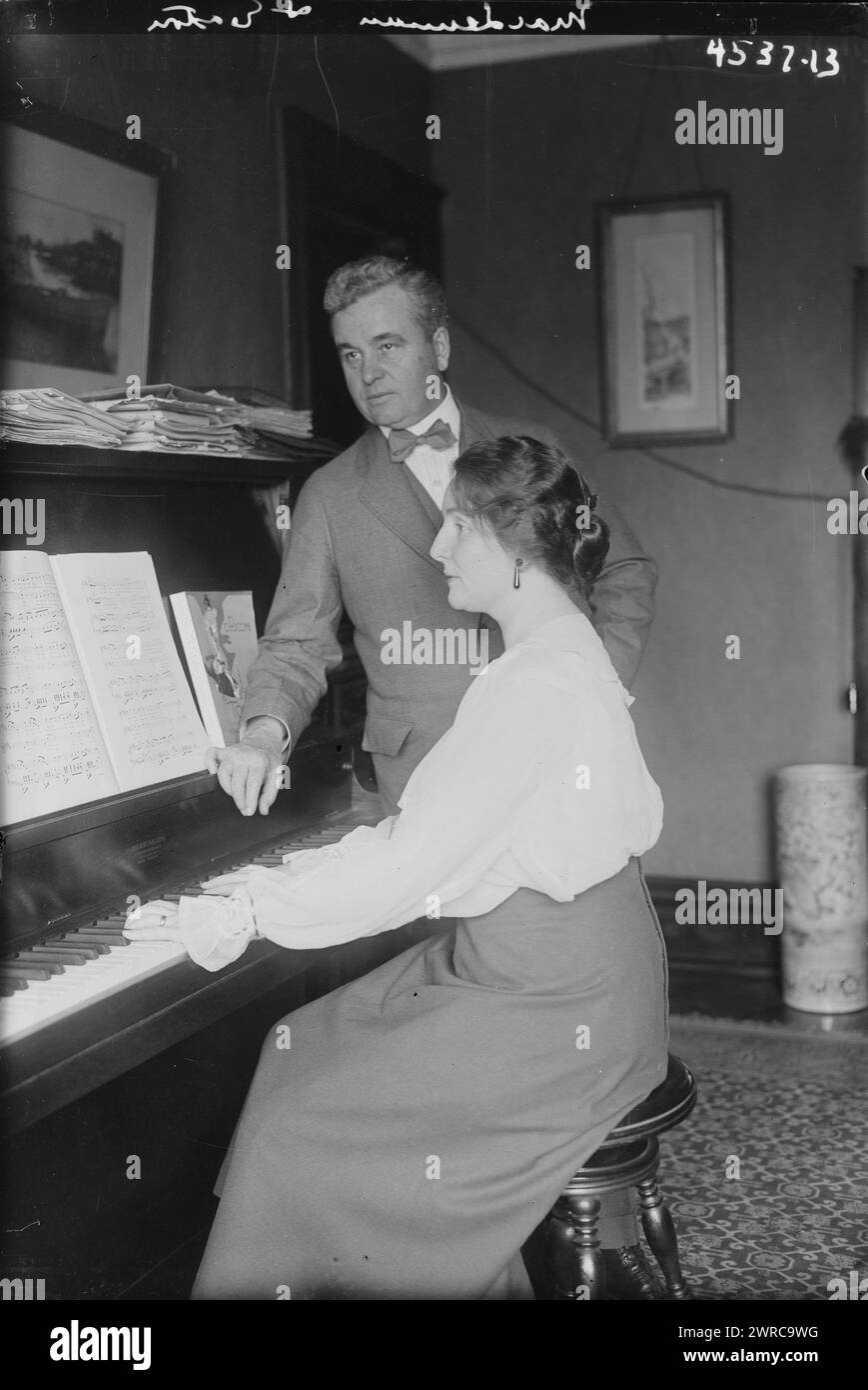 MacLennan & Easton, la fotografia mostra il cantante d'opera Francis Maclennan (1873-1935) con sua moglie, il cantante d'opera Florence Easton (1882-1955)., tra ca. 1915 e ca. 1920, Glass negative, 1 negativo: Glass Foto Stock