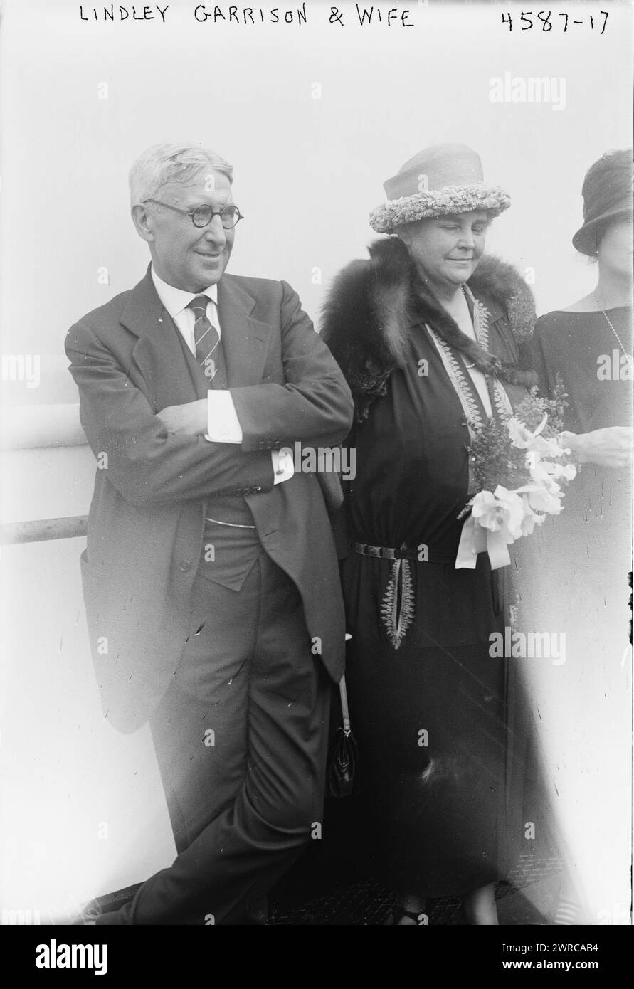 Lindley Garrison & Wife, la fotografia mostra Lindley Miller Garrison (1864-1932) che era Segretario alla Guerra sotto il presidente Woodrow Wilson (1913-1916) e sua moglie, Margaret Hildeburn Garrison., 1922 giugno 19, Glass negatives, 1 negative: Glass Foto Stock