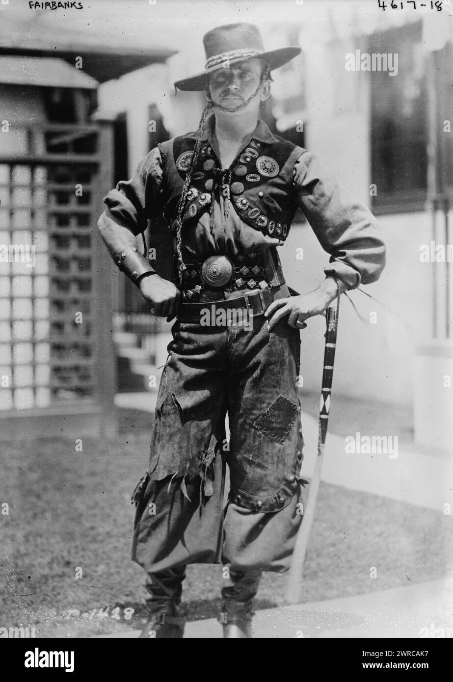 Douglas Fairbanks, la fotografia mostra l'attore Douglas Fairbanks (1883-1939) nel film muto del 1927 'The Gaucho.', 1927, Glass negative, 1 negative: Glass Foto Stock