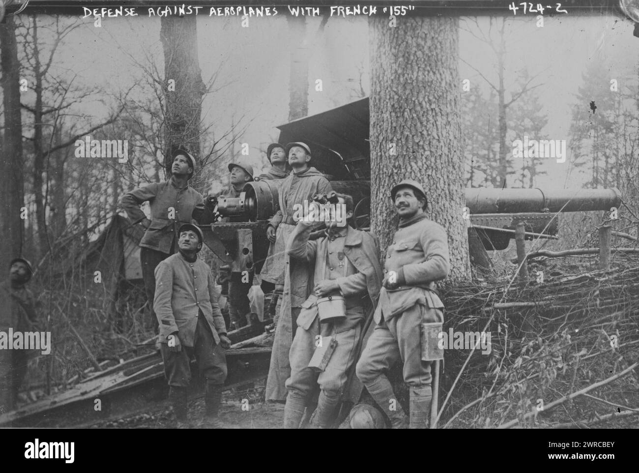 Difesa contro gli aerei con il francese '155', la fotografia mostra i soldati francesi con il Canon de 155 grande Puissance Filloux (GPF) mle.1917, un cannone da 155 mm, durante la prima guerra mondiale, 1918 ottobre 9, Guerra Mondiale, 1914-1918, Glass negatives, 1 negativo: vetro Foto Stock