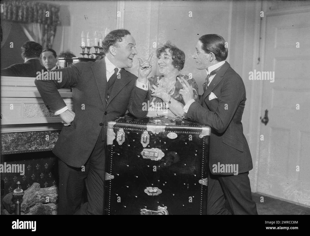 Sig. E Sig.ra CH. Fontaine & Dr. J.F. Steen, la fotografia mostra il tenore belga Charles Fontaine (1878-1955)., tra ca. 1915 e ca. 1920, Glass negative, 1 negativo: Glass Foto Stock