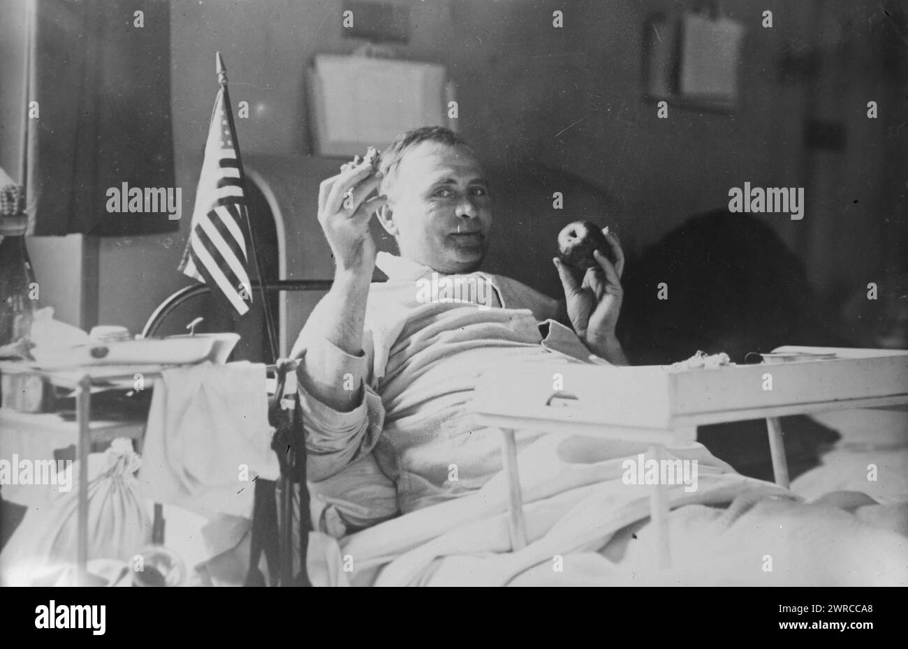 Wounded American, Neuilly, la fotografia mostra un soldato americano ferito nel letto d'ospedale, Neuilly, Francia, durante o poco dopo la prima guerra mondiale, 1918 o 1919, guerra mondiale, 1914-1918, Glass negatives, 1 negativo: vetro Foto Stock