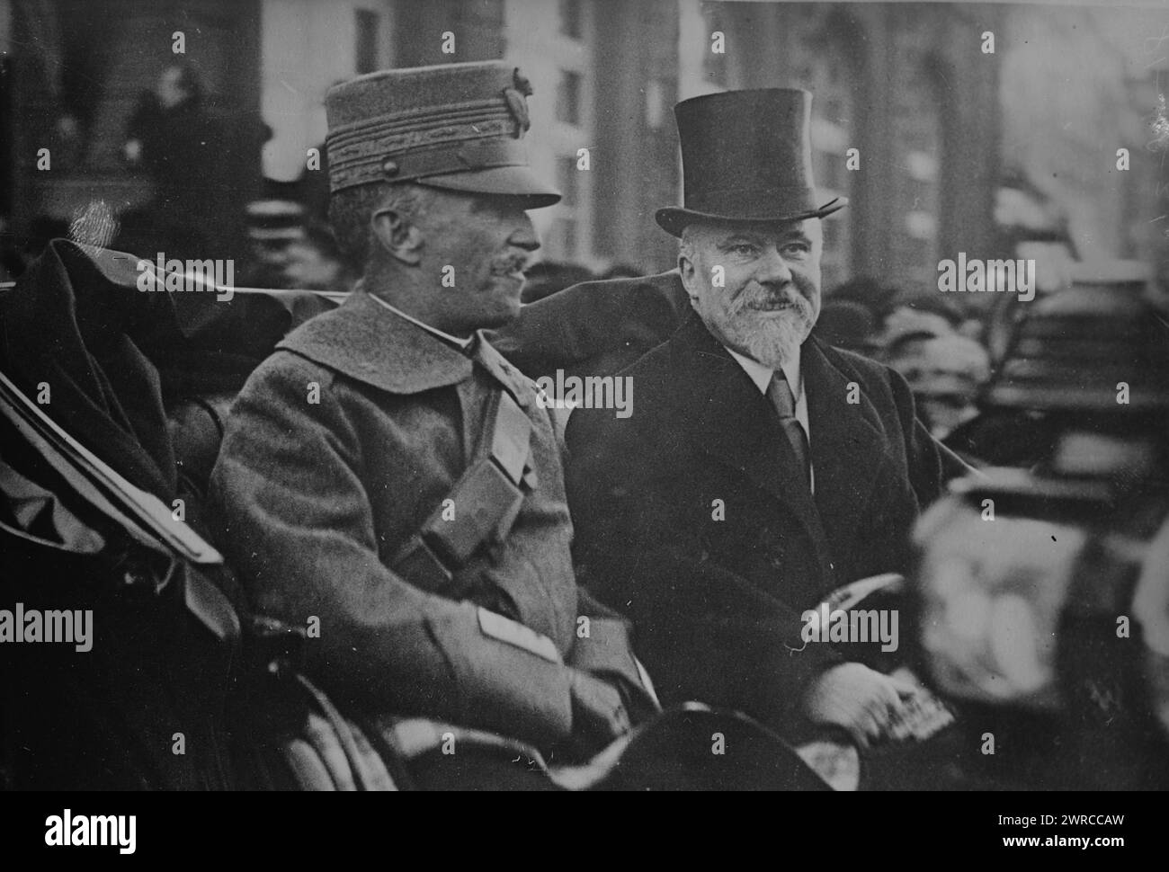 Re d'Italia e Poincare, la fotografia mostra re Vittorio Emanuele III (1869-1947) d'Italia con Raymond Poincaré (1860-1934), presidente della Francia., 1918, Glass negative, 1 negative: Vetro Foto Stock