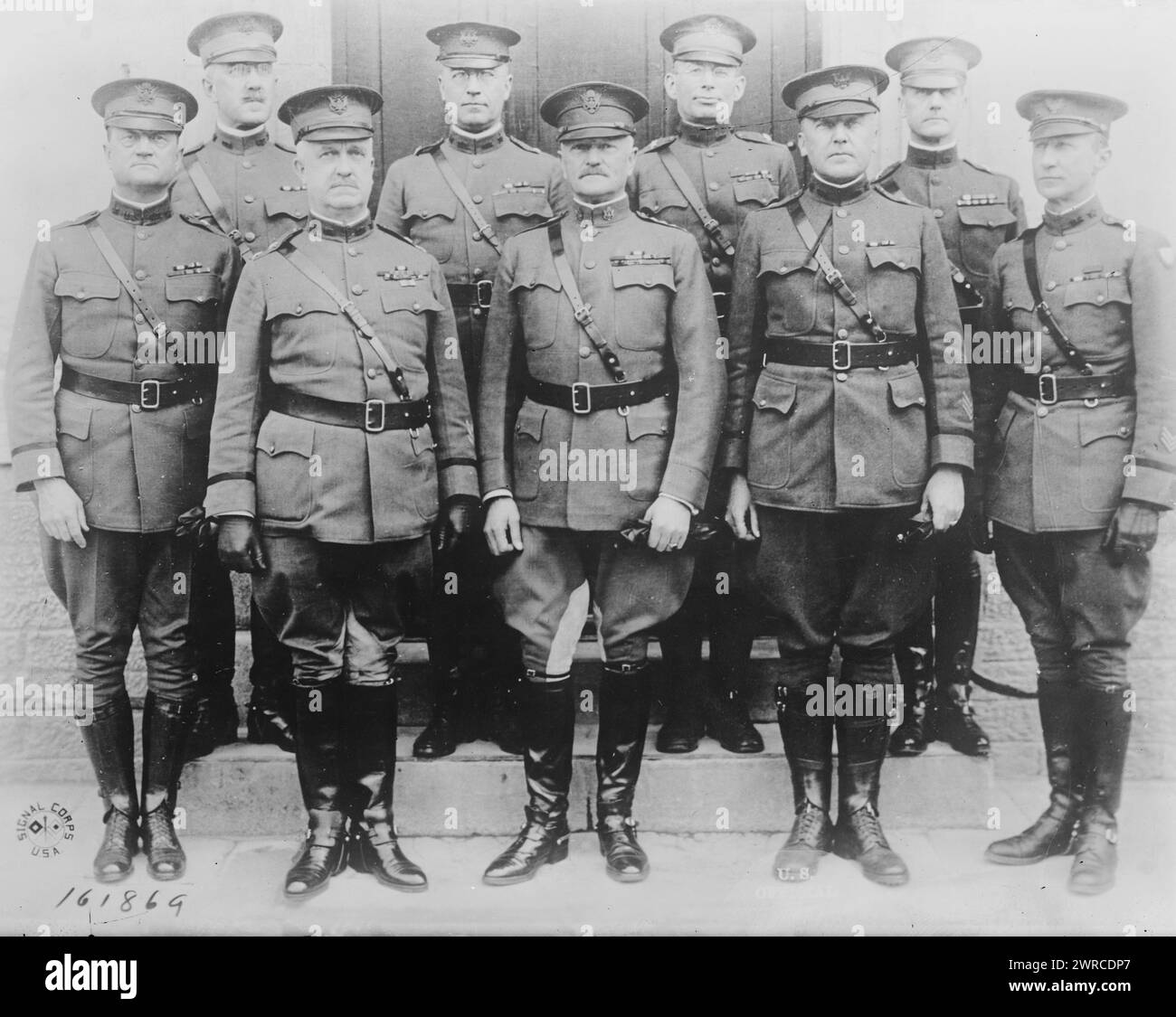 Gen. H.B. Fiske, J. McAndrews, Pershing, Fox Conner, G.V.N. Moseley, seconda fila Gen. A.D. Andrews, L. Eltinge, D.E. Nolan & R.C. Davis, tra ca. 1915 e ca. 1920, Glass negative, 1 negativo: Glass Foto Stock