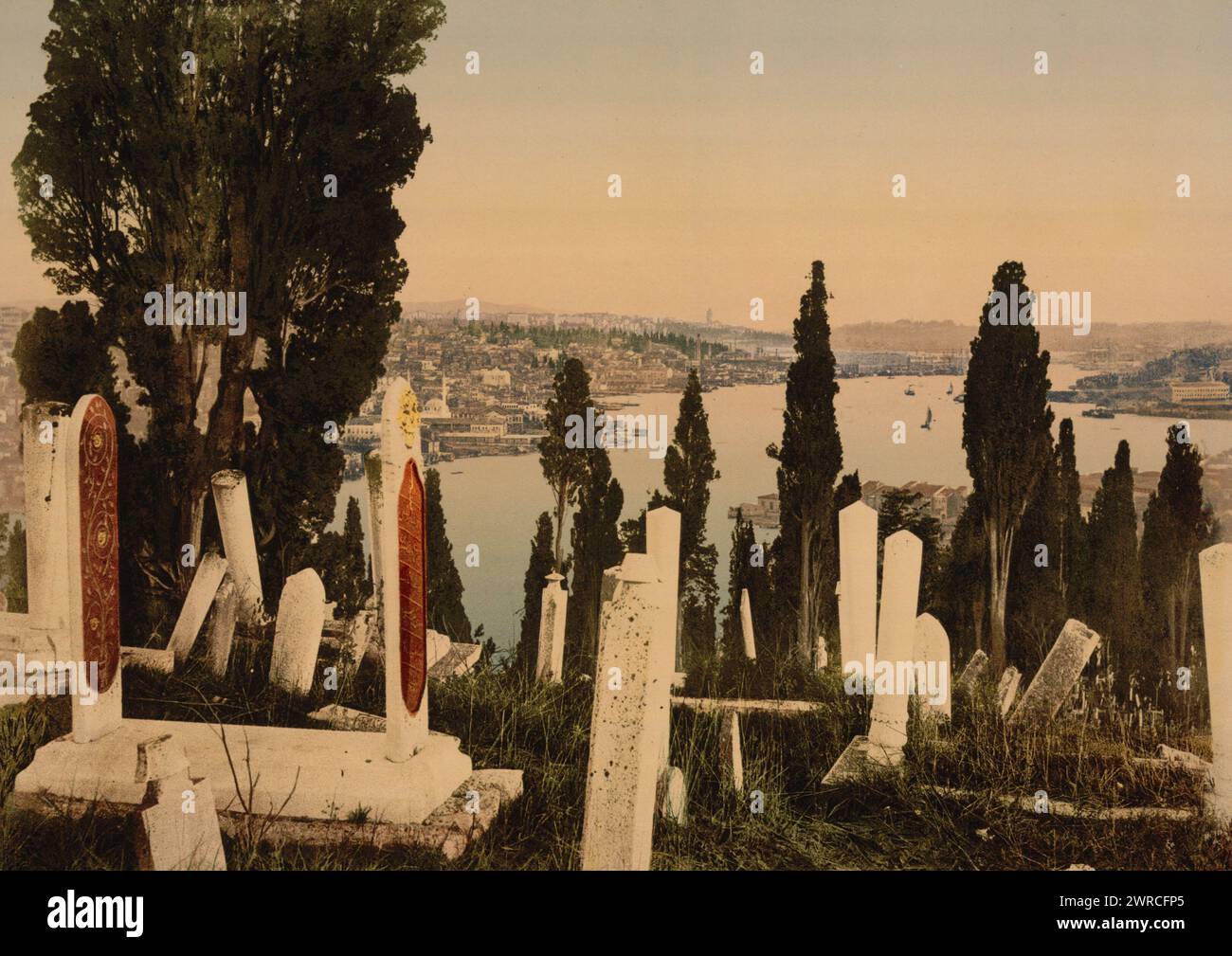 Una parte del cimitero di Eyoub (ossia Uyüp), i, Costantinopoli, Turchia, tra circa 1890 e ca. 1900., Turchia, Istanbul, colore, 1890-1900 Foto Stock