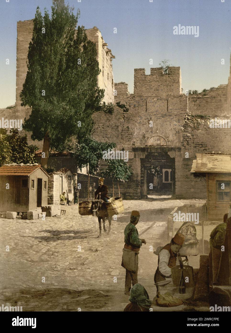 Top Capou, (cioè Top Kapı) Costantinopoli, Turchia, tra ca. 1890 e ca. 1900., Turchia, Istanbul, colore, 1890-1900 Foto Stock