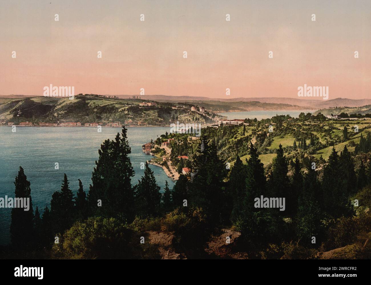 Bosforo (ossia Bosforo), vista da Kuleli, Costantinopoli, Turchia, tra circa 1890 e ca. 1900., Turchia, Istanbul, colore, 1890-1900 Foto Stock