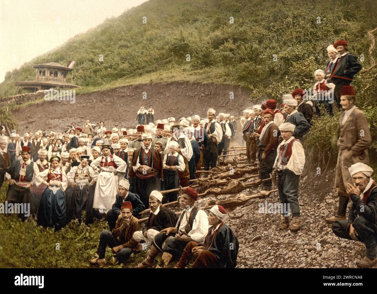 Un gruppo di contadini, Bosnia, Austro-Ungheria, tra ca. 1890 e ca. 1900., colore, 1890-1900 Foto Stock