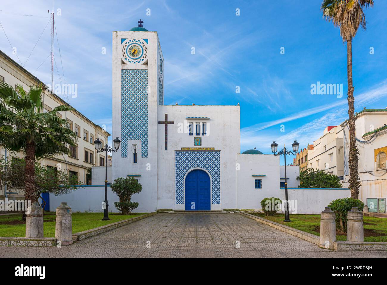 Larache, Marocco. 28 gennaio 2024. Vista esterna della Chiesa di nostra Signora della colonna, edificio del protettorato spagnolo in Nord Africa Foto Stock