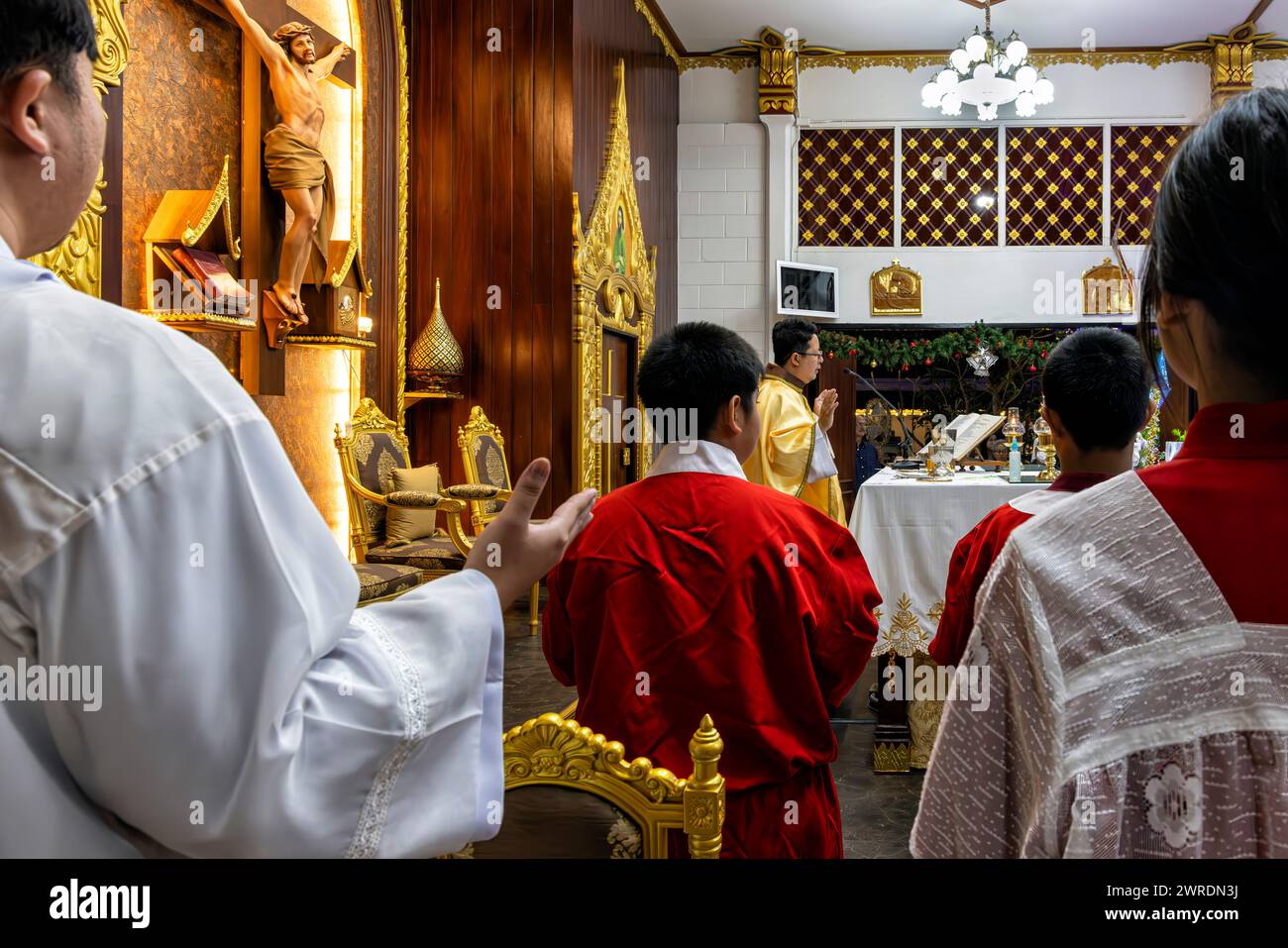 Messa di Natale a St Nikolaus Catholic Church, Pattaya, Thailandia Foto Stock