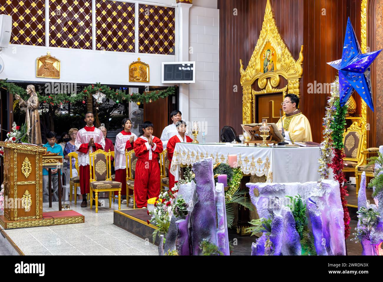 Messa di Natale a St Nikolaus Catholic Church, Pattaya, Thailandia Foto Stock