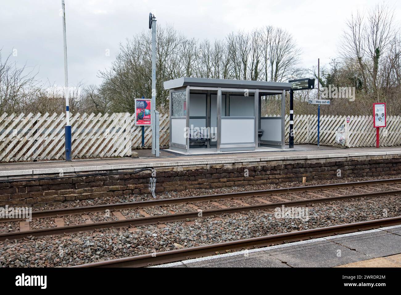Un supplemento di benvenuto per l'attesa rifugio presso la stazione di Long Preston ai margini dello Yorkshire Dales National Park. Foto Stock