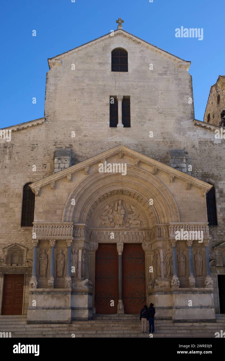 La Chiesa di S.. Trophime (Trophimus) Place de la République Arles Francia Foto Stock