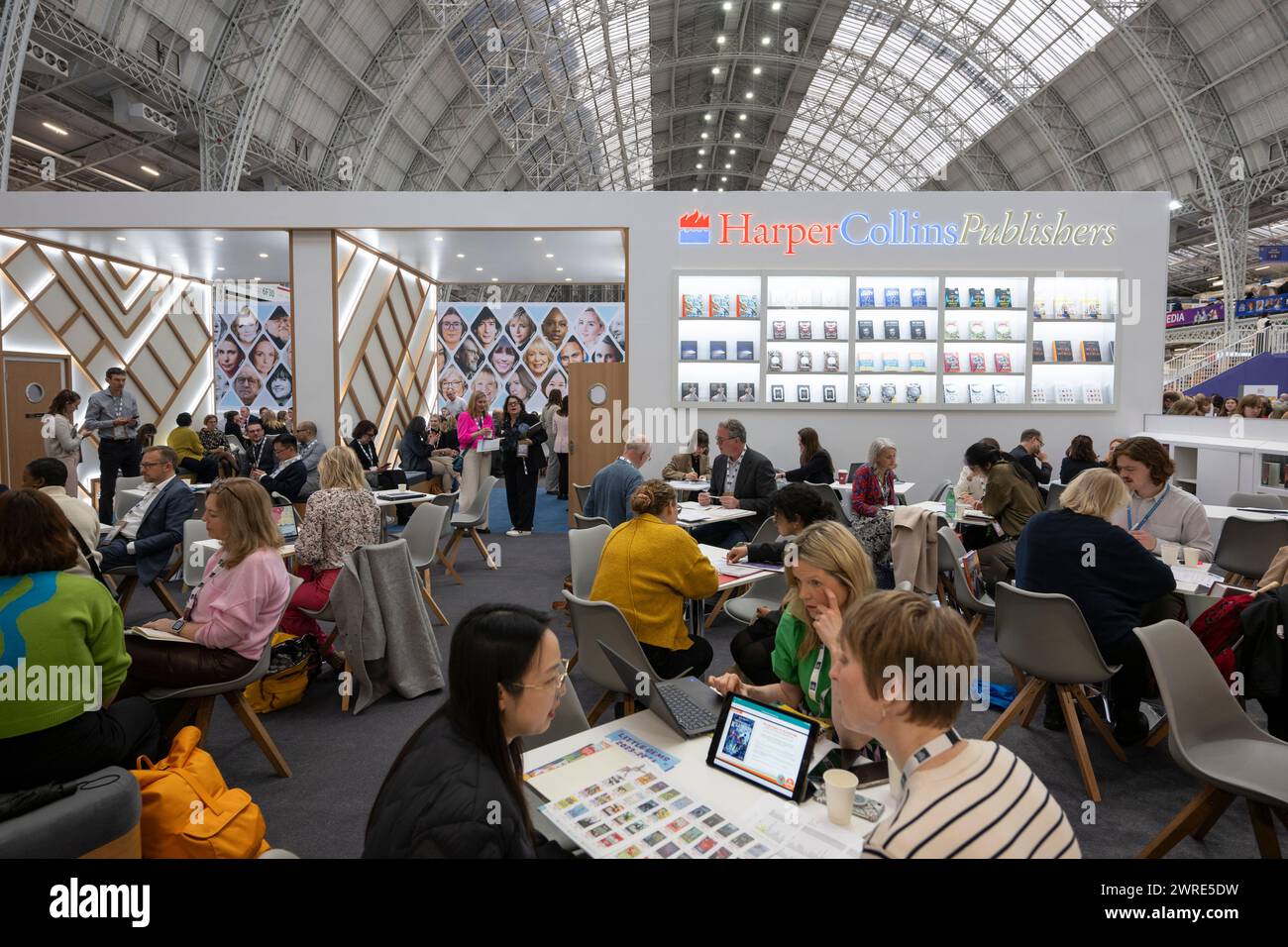 Kensington Olympia, Londra, Regno Unito. 12 marzo 2024. La London Book Fair (12-14 marzo), la più grande fiera primaverile d'Europa e il primo evento internazionale dell'anno editoriale, torna ad Olympia. Crediti: Malcolm Park/Alamy Live News Foto Stock