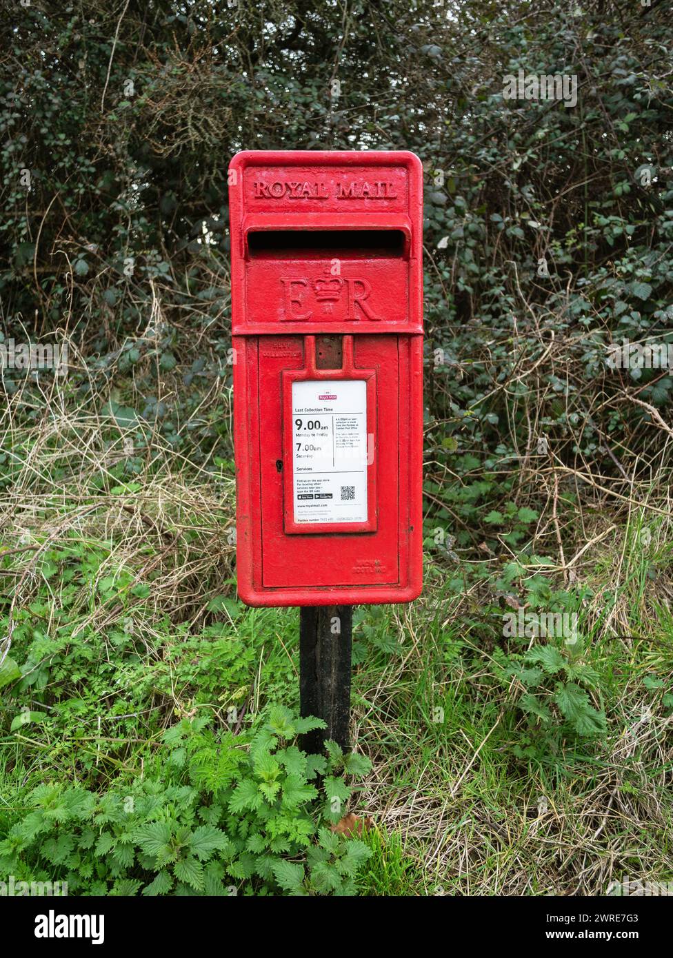 Tradizionale scatola di lampioni rosse autoportanti, utilizzata presso Old Lydd Road Camber Sands Foto Stock