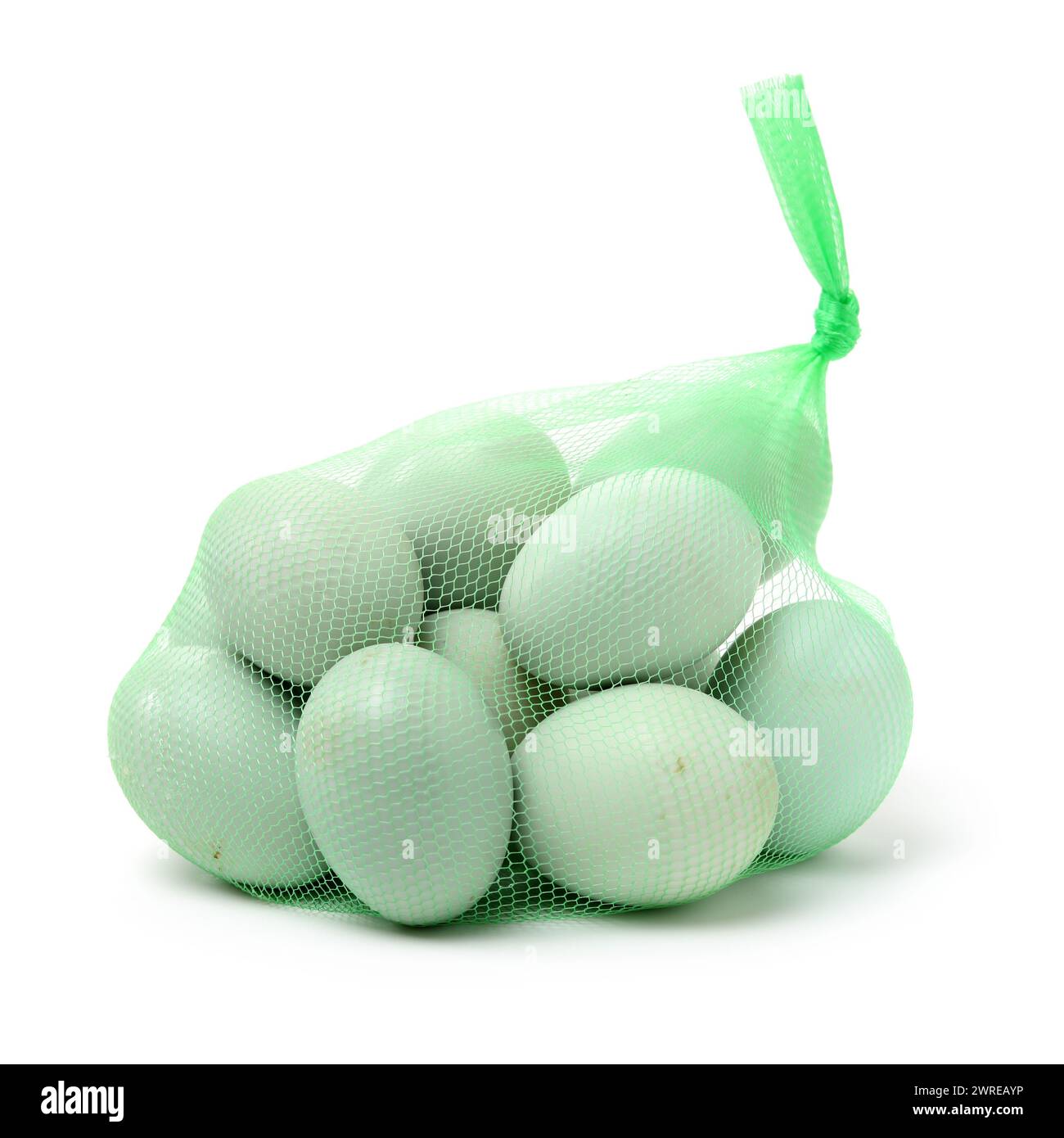 Uova d'anatra salate su sfondo bianco Foto Stock